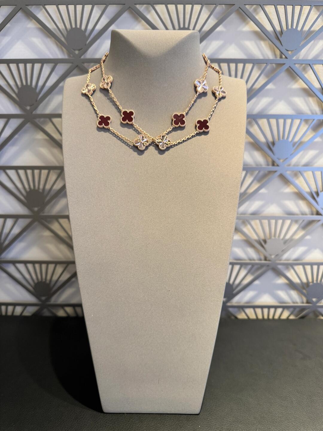 [Elowen Jewels]CLOVER 20 MOTIFS LASER CARNELIAN NECKLACE