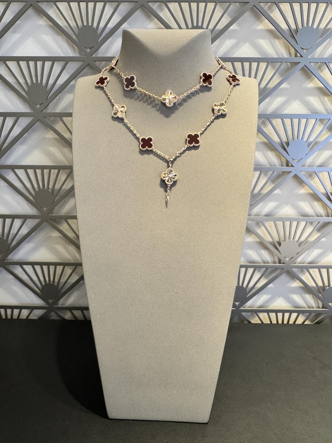 [Elowen Jewels]CLOVER 20 MOTIFS LASER CARNELIAN NECKLACE