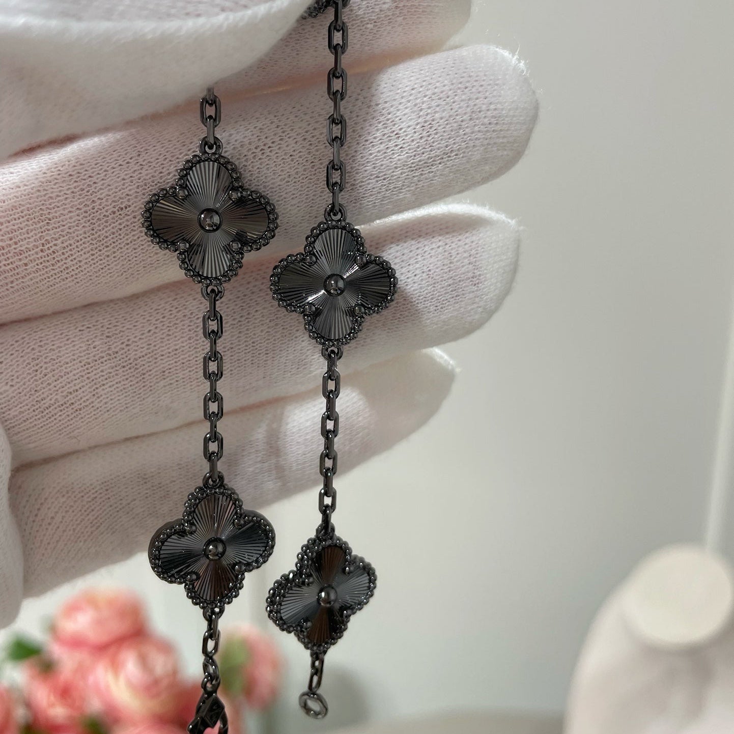 [Elowen Jewels]CLOVER 5 MOTIF BLACK BRACELET