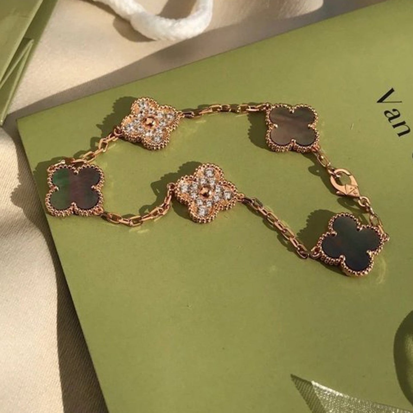 [Elowen Jewels] CLOVER 5 MOTIF GRAY MOP BRACELET COLLECTION
