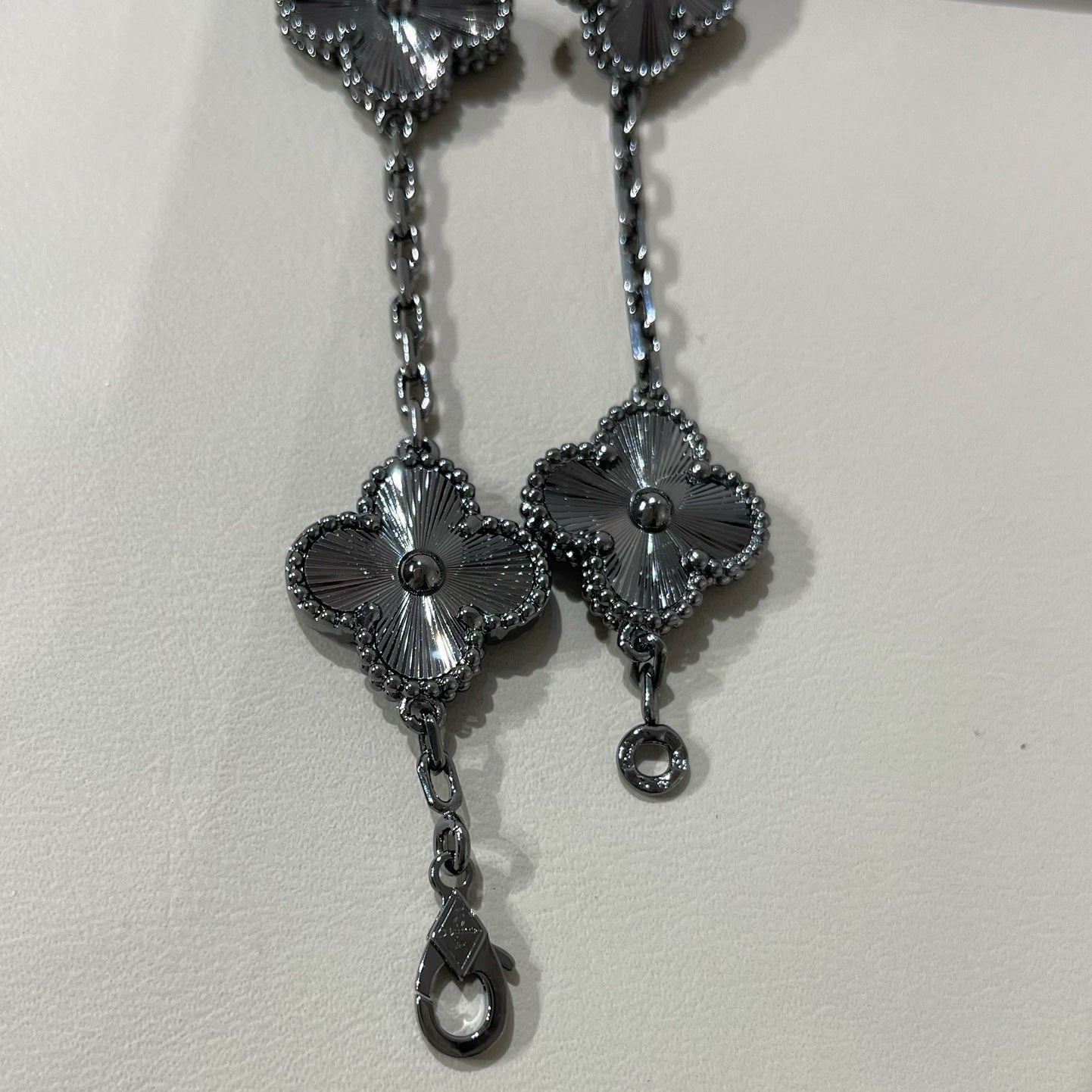 [Elowen Jewels]CLOVER 5 MOTIF BLACK BRACELET