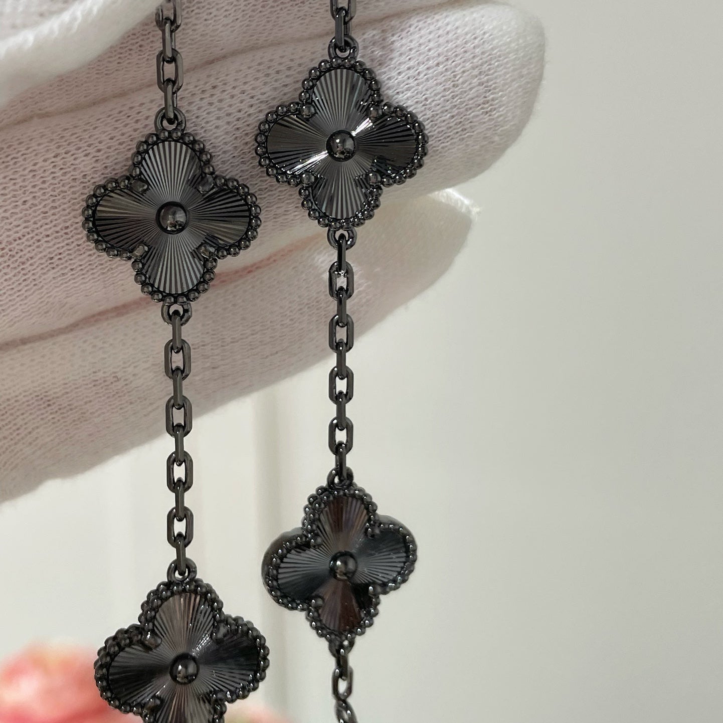 [Elowen Jewels]CLOVER 5 MOTIF BLACK BRACELET