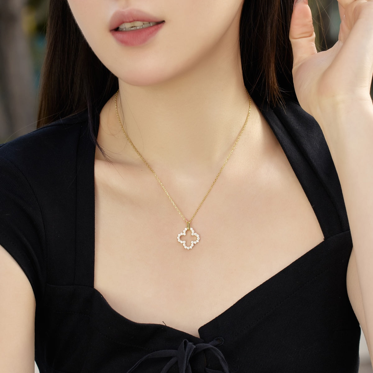 [Elowen Jewels]Four-Leaf Clover Hollow Design Exquisite Necklace