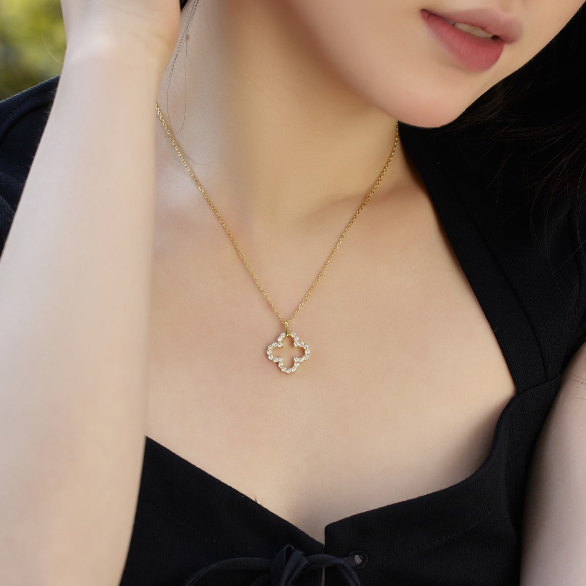 [Elowen Jewels]Four-Leaf Clover Hollow Design Exquisite Necklace