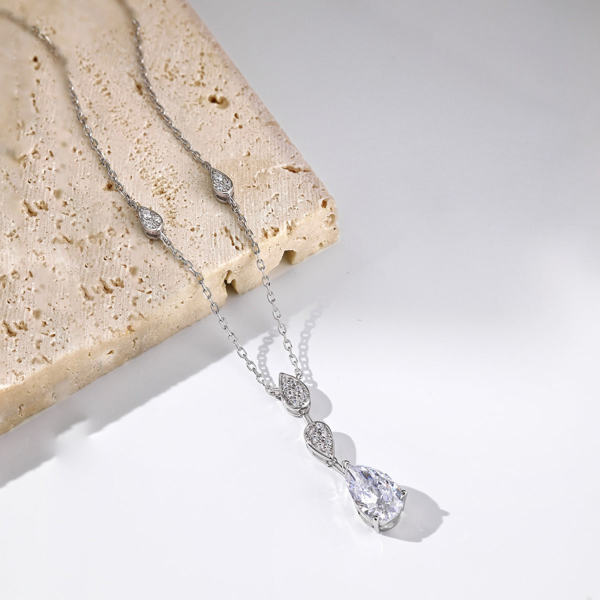 [Elowen Jewels]Dazzling Pear Cut Necklace