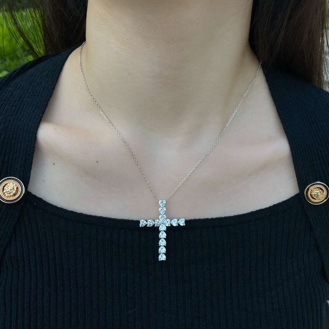 [Elowen Jewels]Radiant Cross Shape Necklace