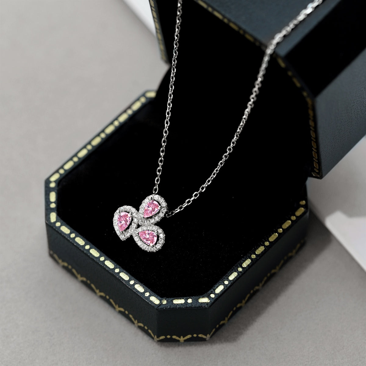 [Elowen Jewels]Elegant Flower Shape Pear Cut Necklace