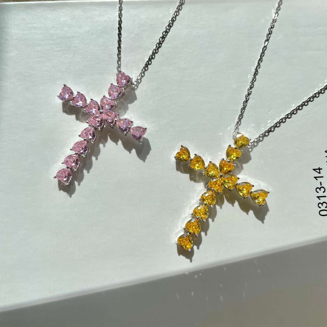 [Elowen Jewels]Radiant Cross Shape Necklace
