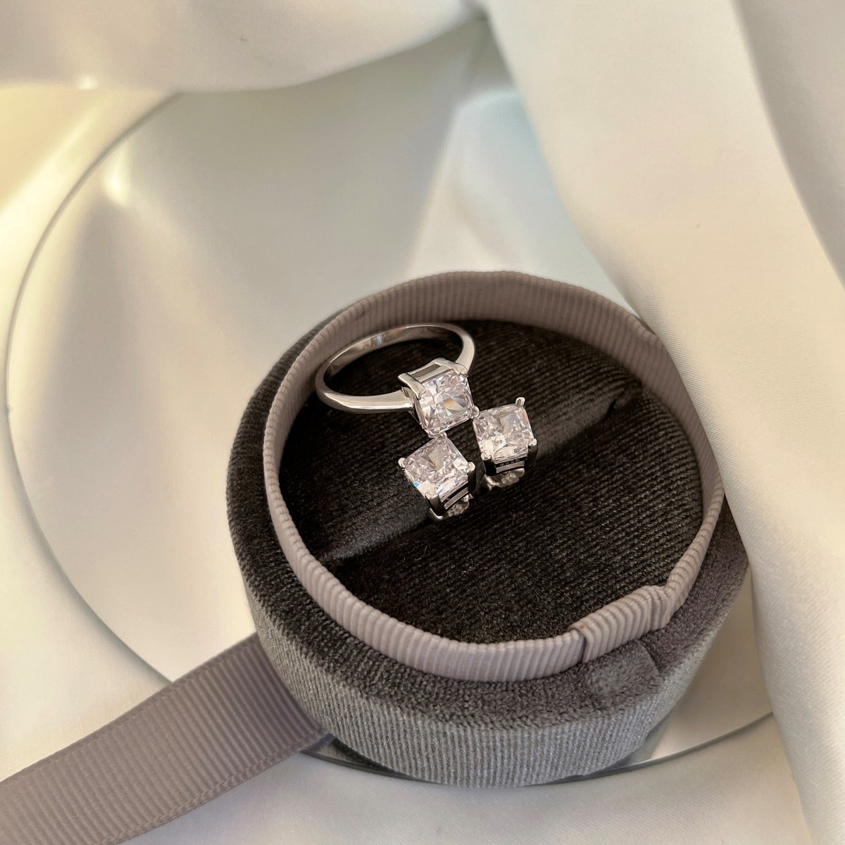 [Elowen Jewels]1.0 Carat Radiant Princess Cut Wedding Earrings