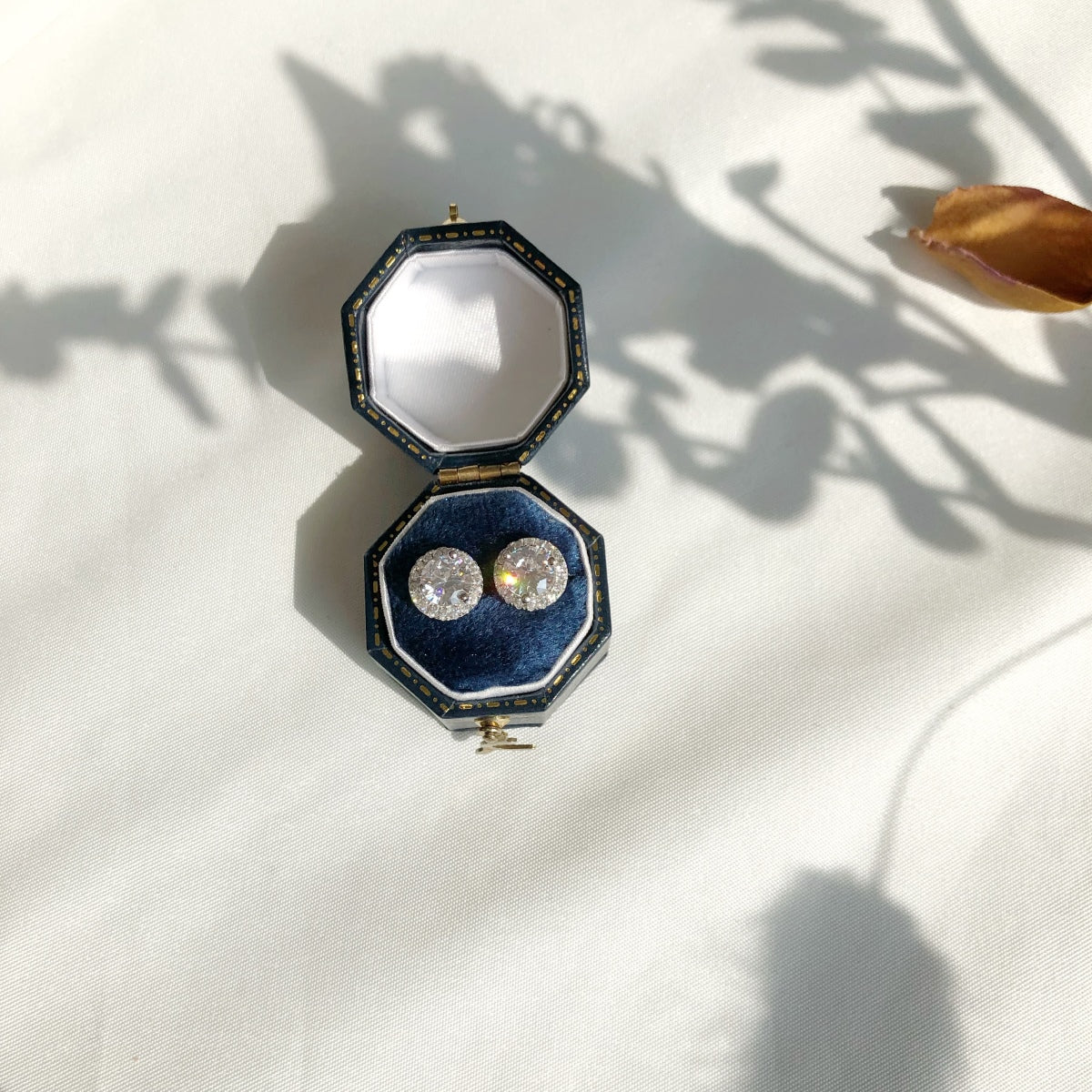 [Elowen Jewels]Classic Princess Round Shape Earrings