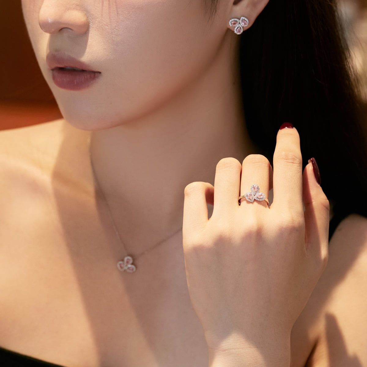 [Elowen Jewels]Elegant Flower Shape Pear Cut Necklace