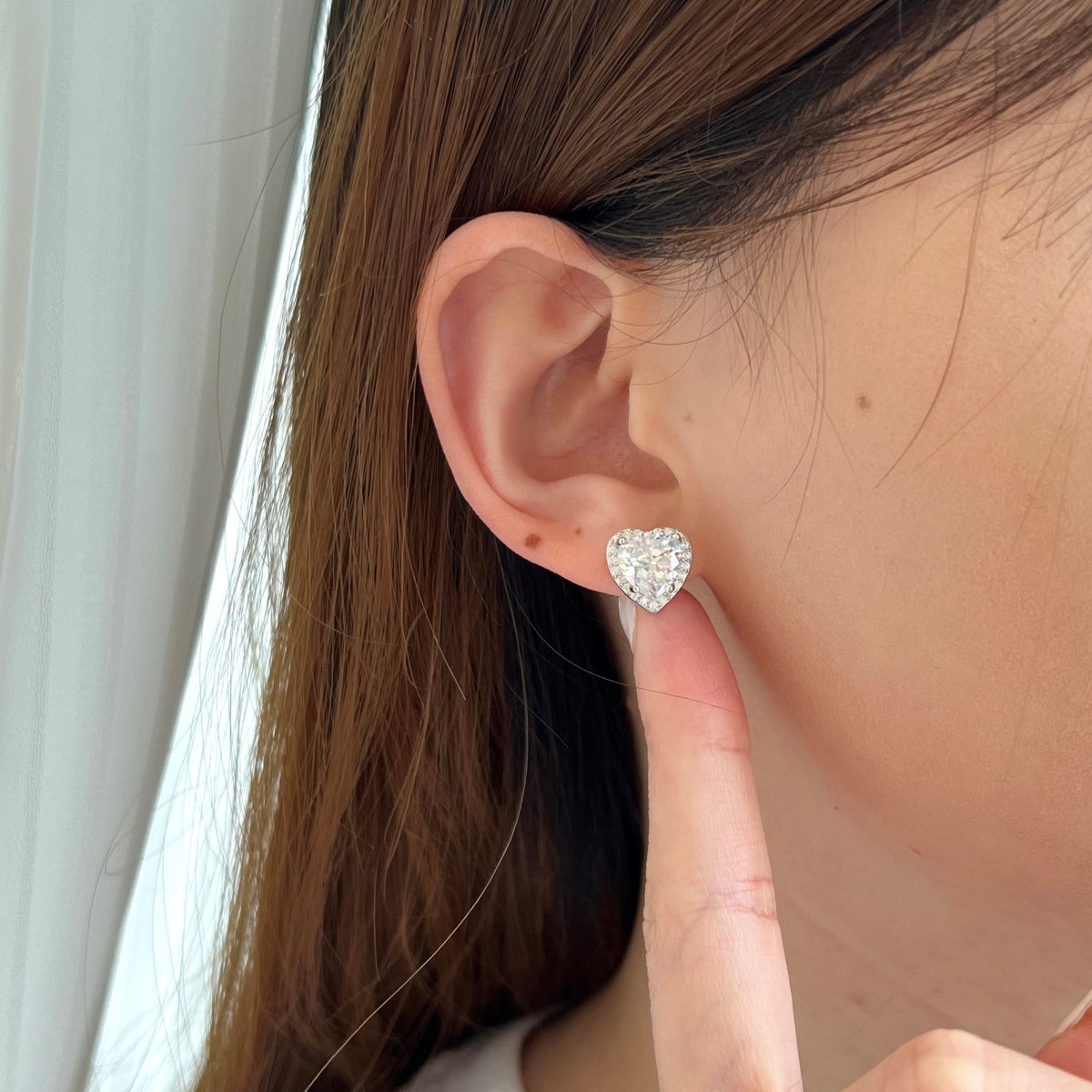 [Elowen Jewels]Sparkling Heart Shape Lover Earrings