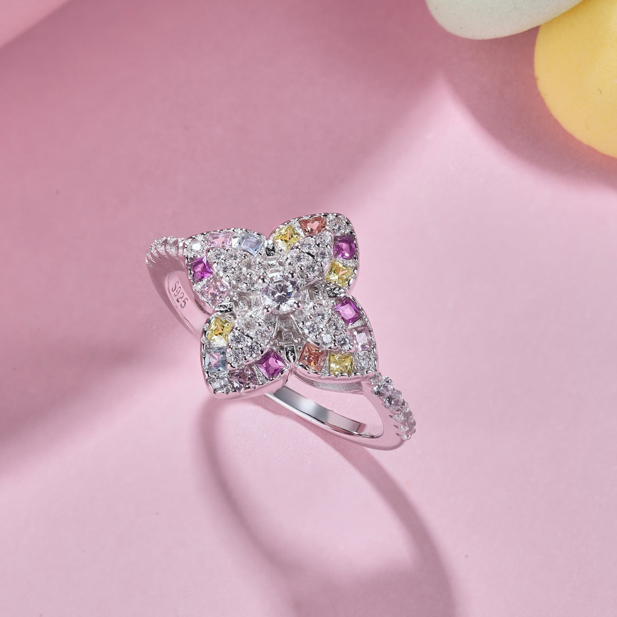 [Elowen Jewels]Luxurious Colorful Flower Shape Banquet Ring