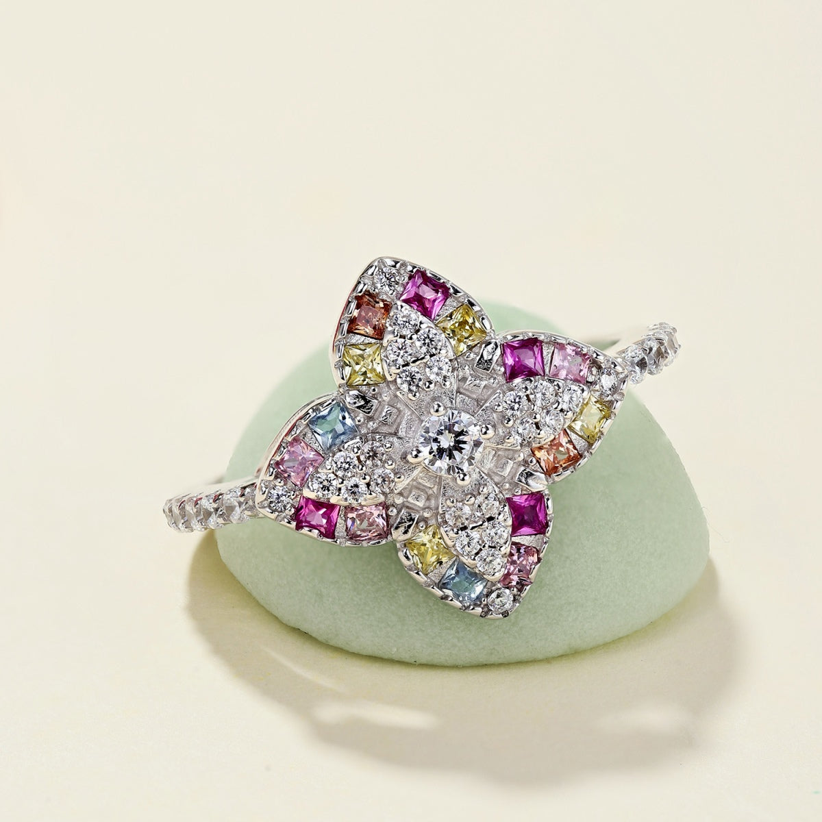 [Elowen Jewels]Luxurious Colorful Flower Shape Banquet Ring