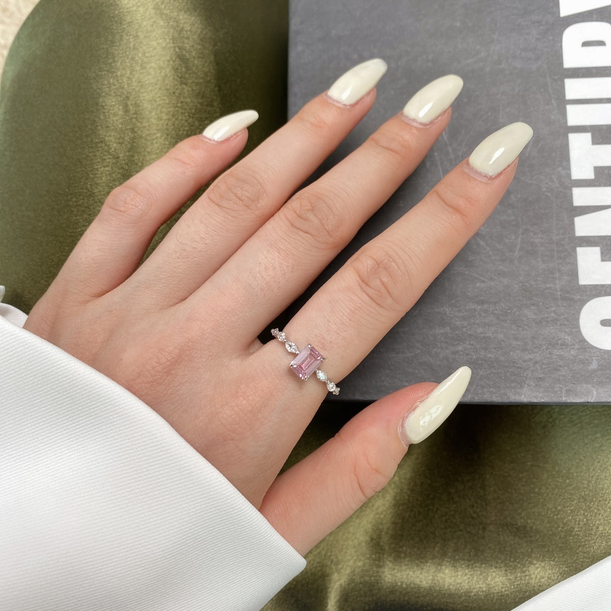 [Elowen Jewels]1.0 Carat Dainty Resplendent Radiant Cut Daily Ring