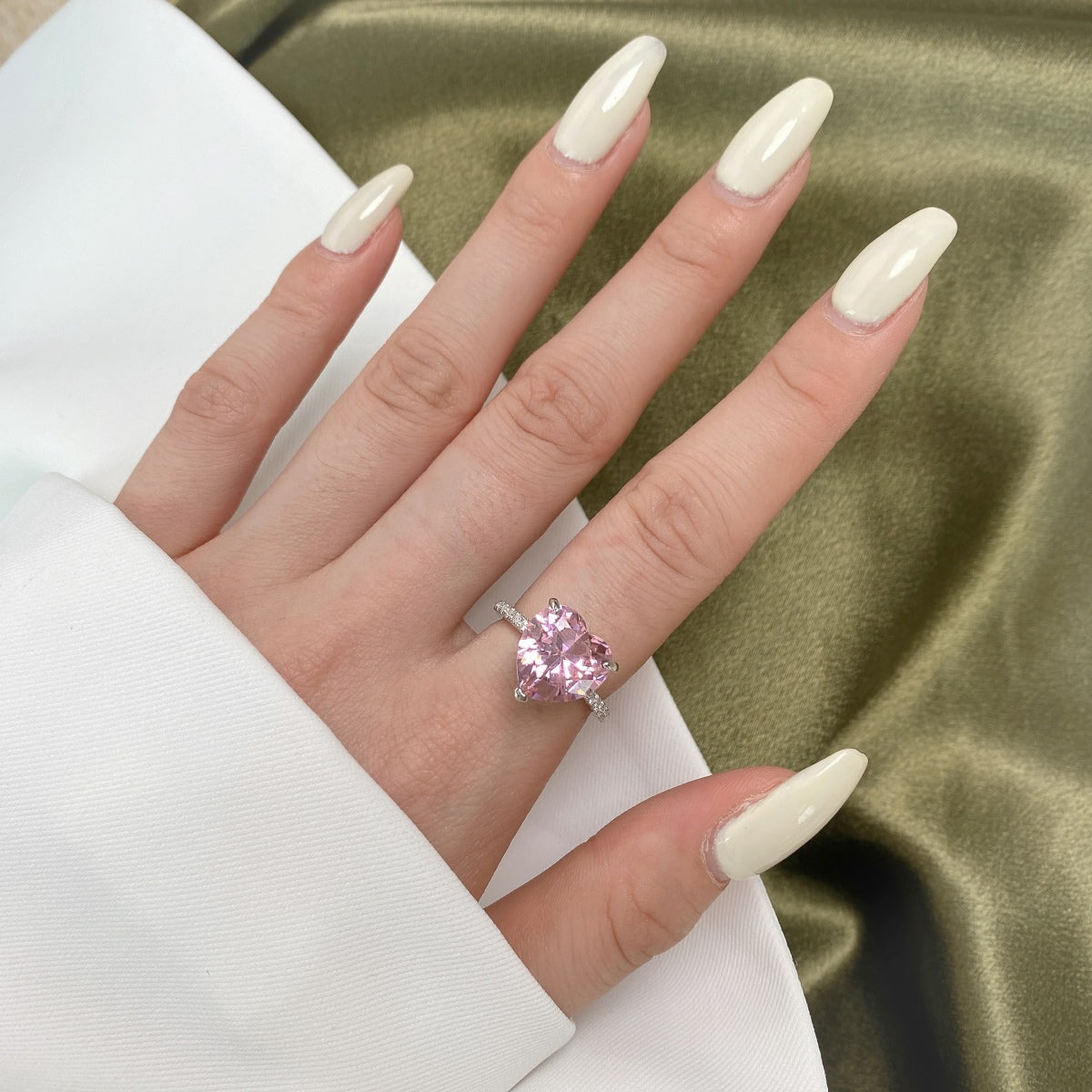 [Elowen Jewels]6.0 Carat Luxurious Sparkling Romantic Heart Cut Lover Ring