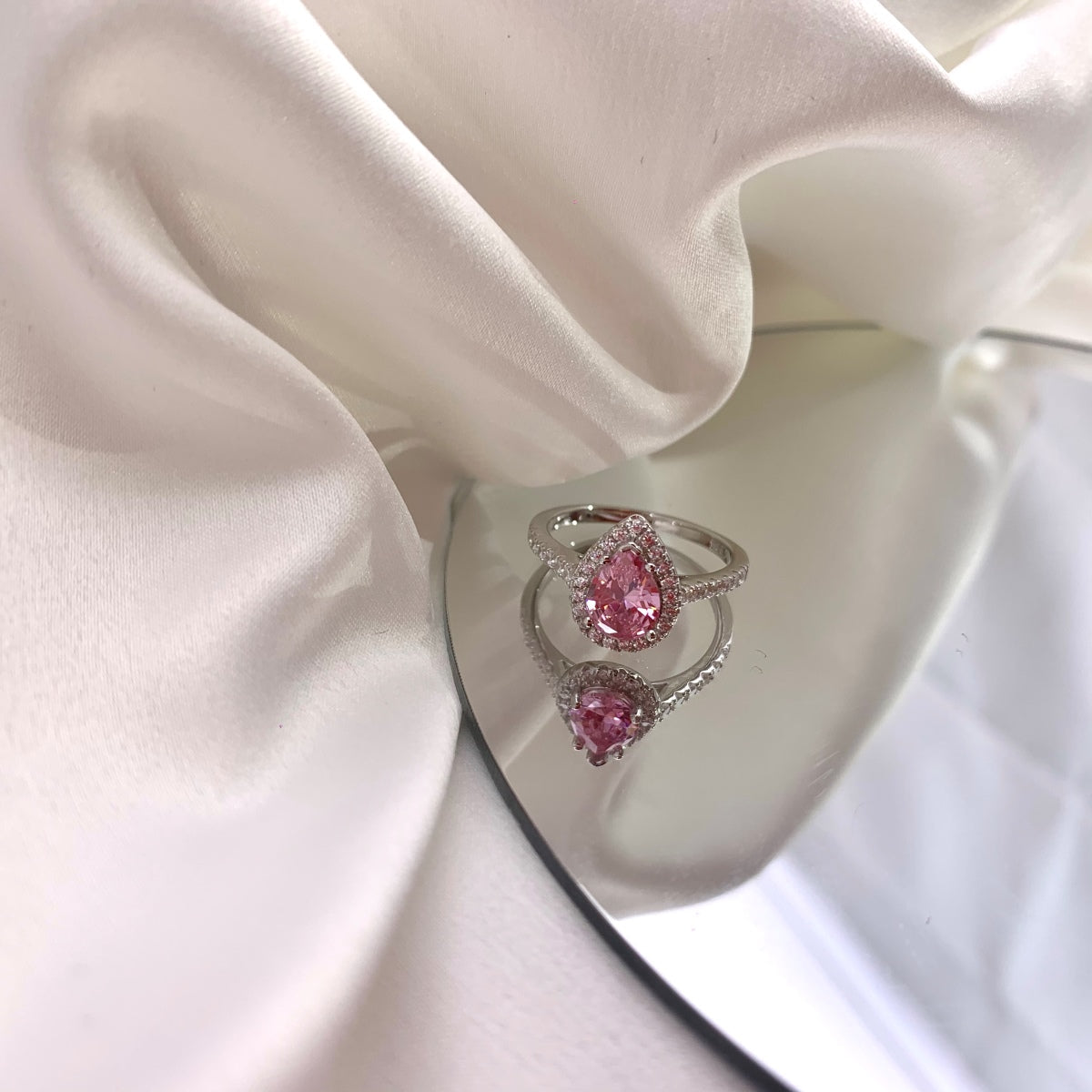 [Elowen Jewels]1.0 Carat Luxurious Resplendent Water Drop Shape Wedding Ring