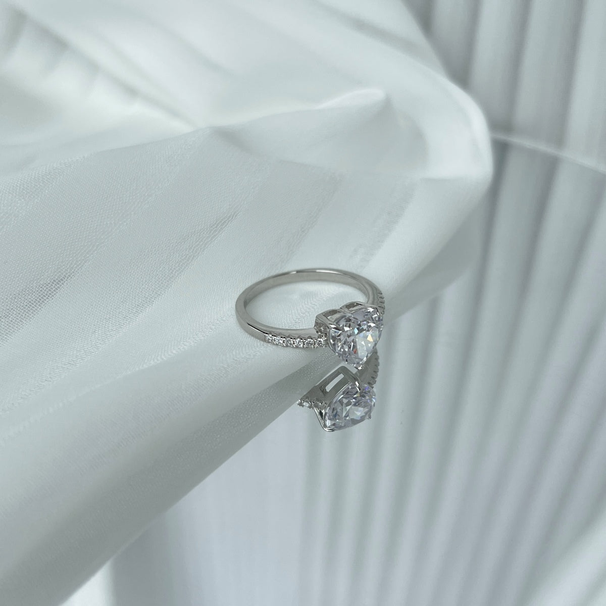 [Elowen Jewels]2.0 Carat Dazzling Lustrous Heart Cut Lover Ring