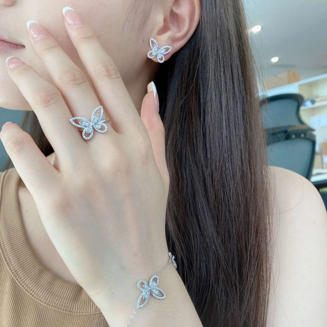 [Elowen Jewels]Delicate Butterfly Pendant Bracelet