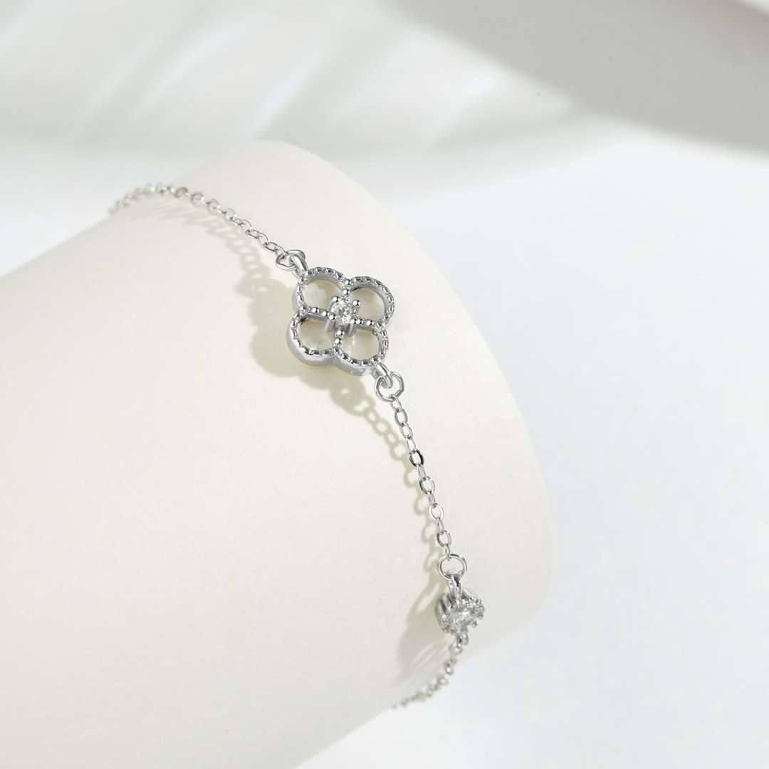 [Elowen Jewels]Delicate Four Leaf Clover Bracelet
