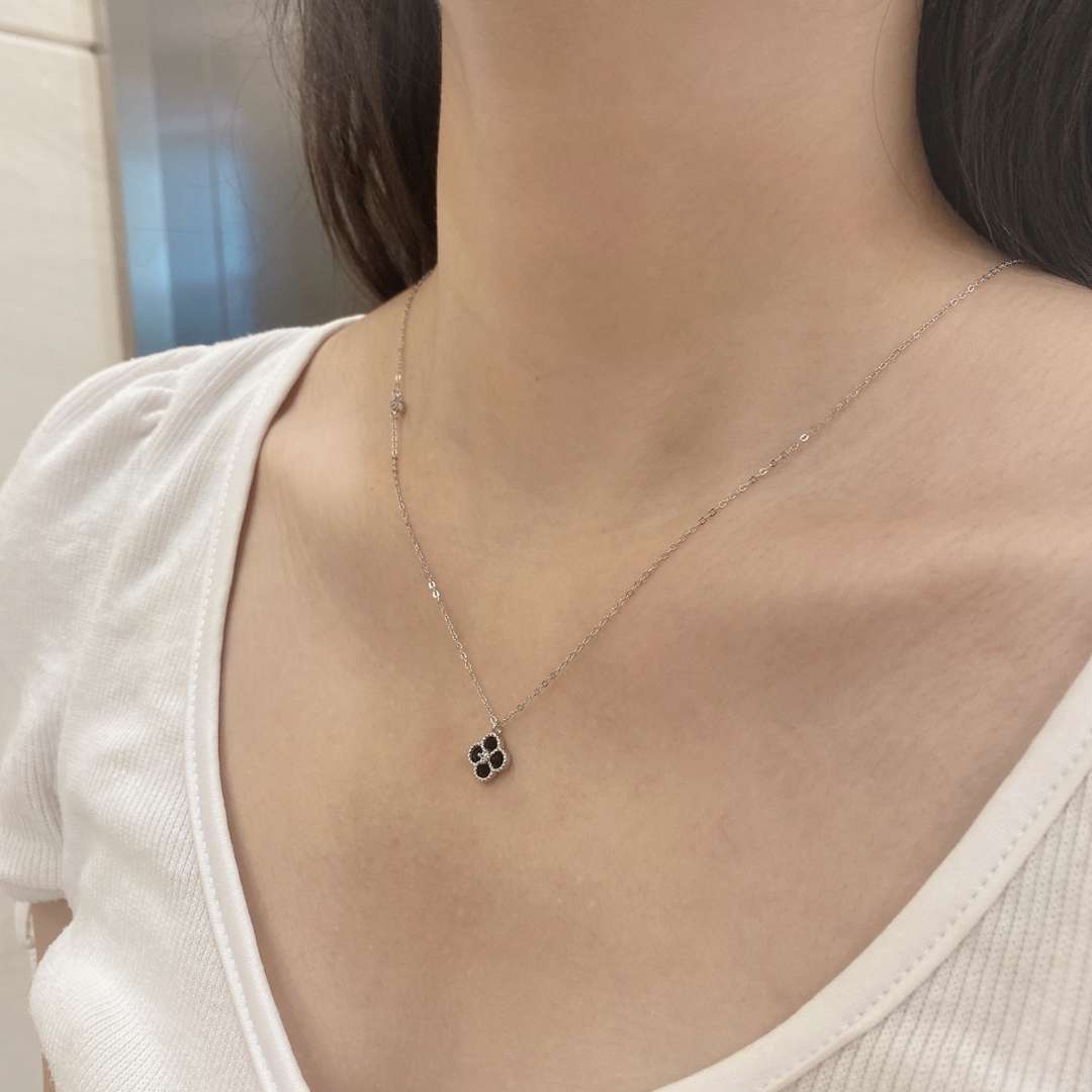 [Elowen Jewels]Delicate Flower Shape Necklace