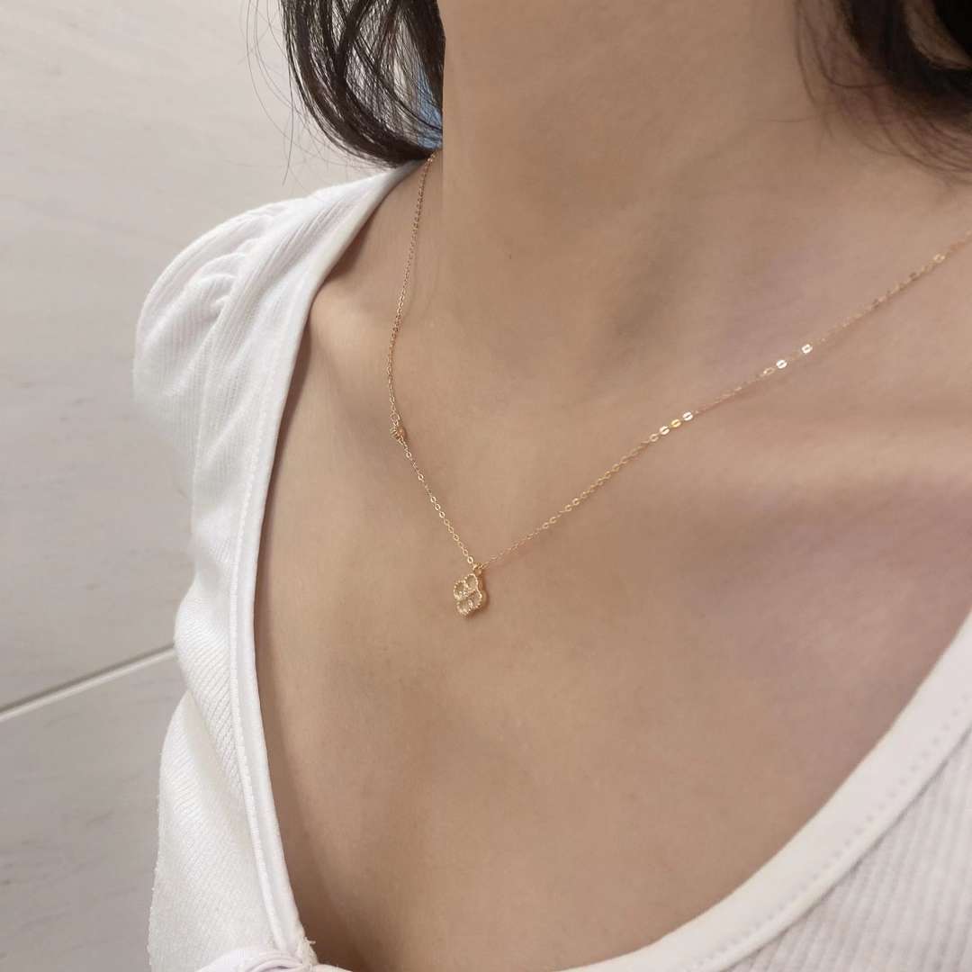 [Elowen Jewels]Delicate Flower Shape Necklace