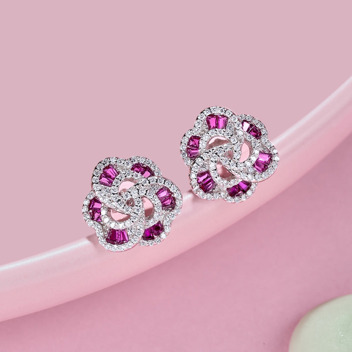 [Elowen Jewels]Exquisite Flower Shape Daily Earrings