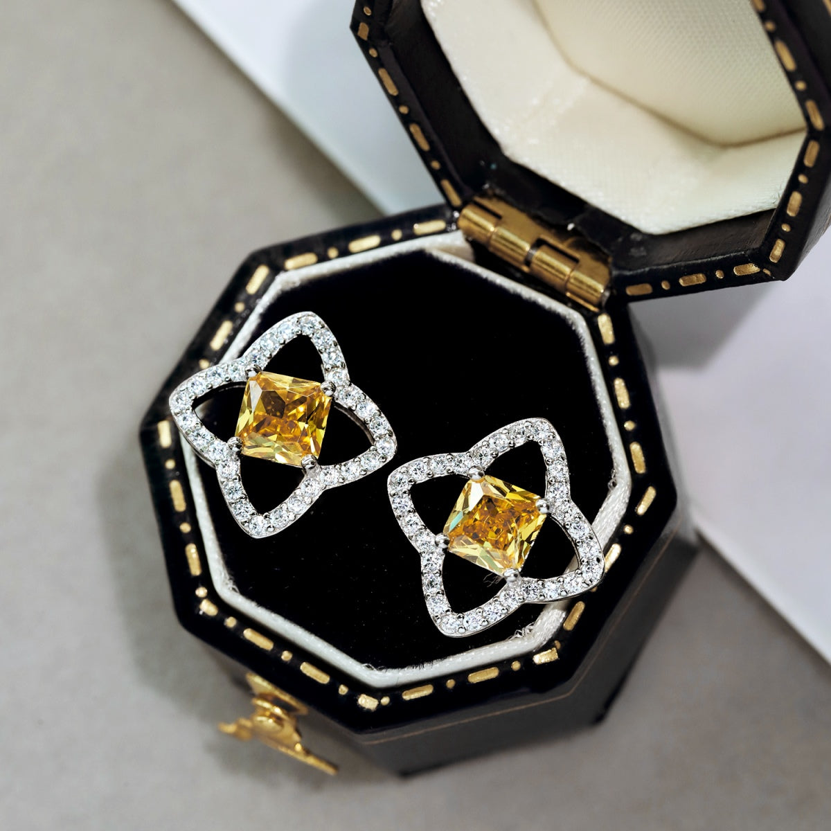 [Elowen Jewels]Elegant Star Shape Princess Cut Daily Earrings