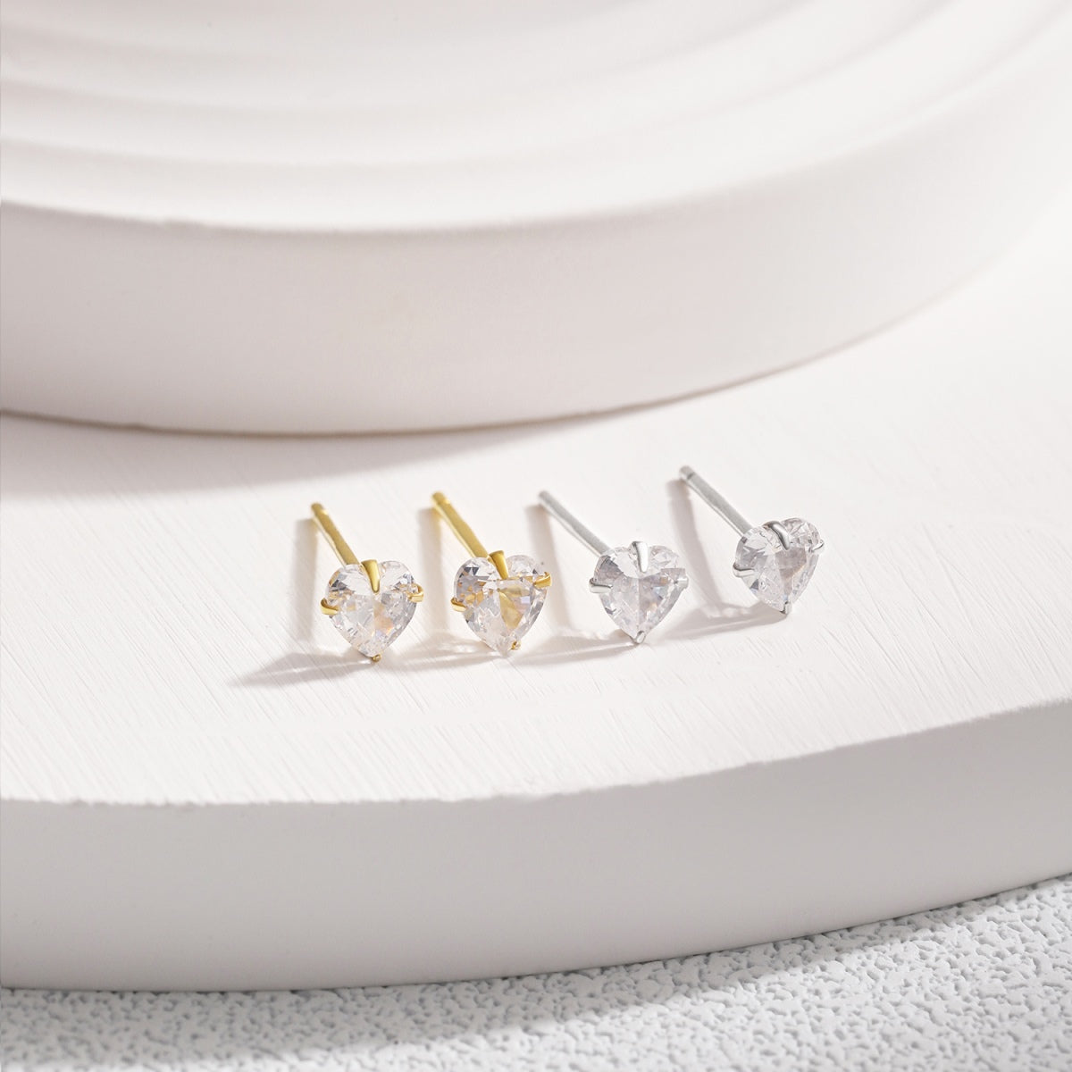 [Elowen Jewels]Sparkling Heart Shaped Simple Earrings