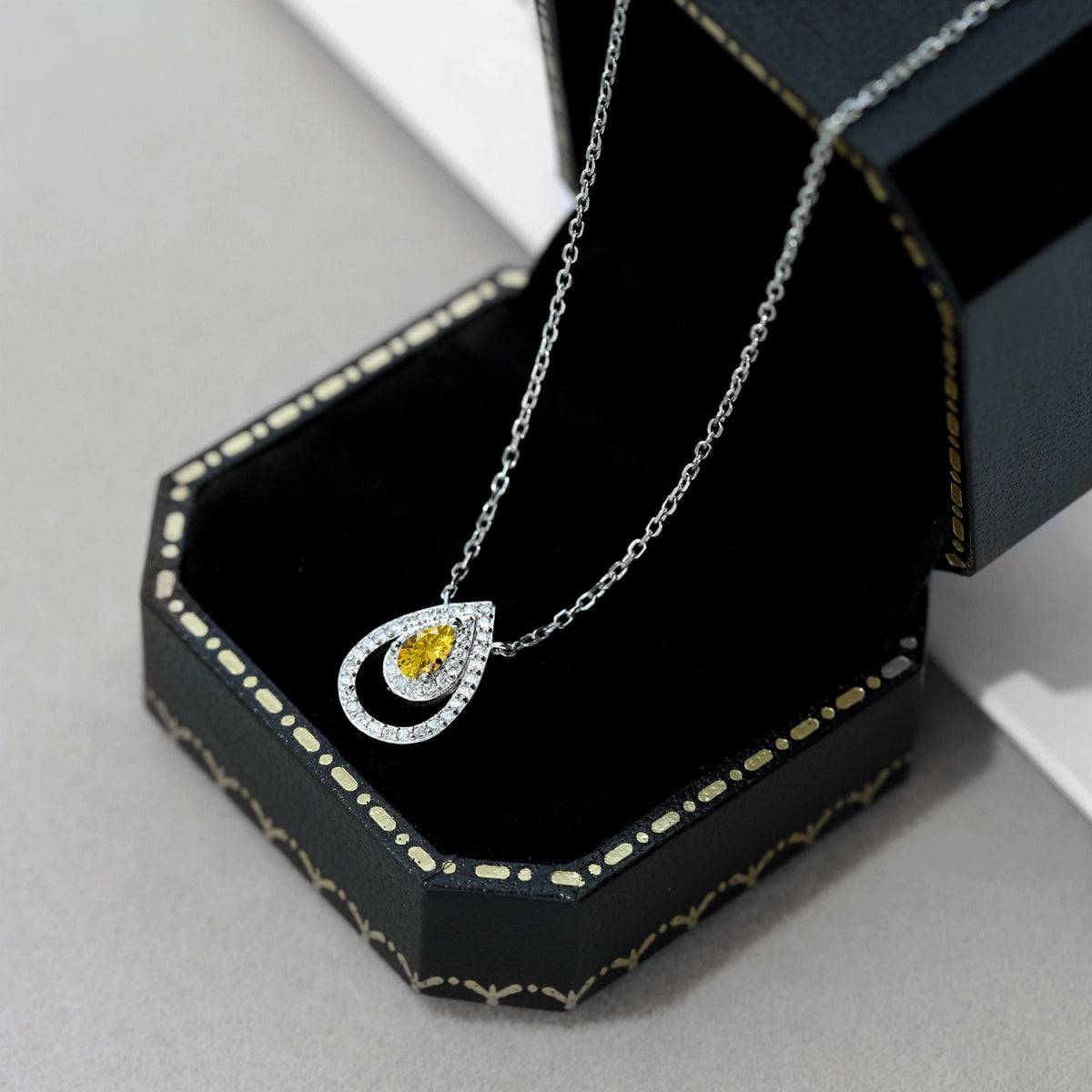 [Elowen Jewels]Sparkling Pear Cut Necklace