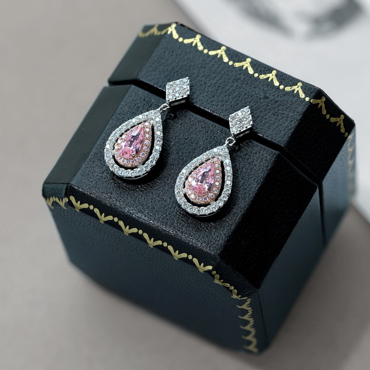 [Elowen Jewels]Ornate Delicate Water Drop Shape Banquet Earrings