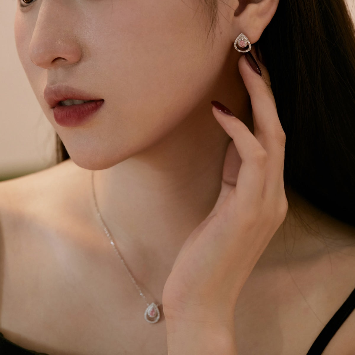 [Elowen Jewels]Sparkling Delicate Water Drop Shape Daily Earrings