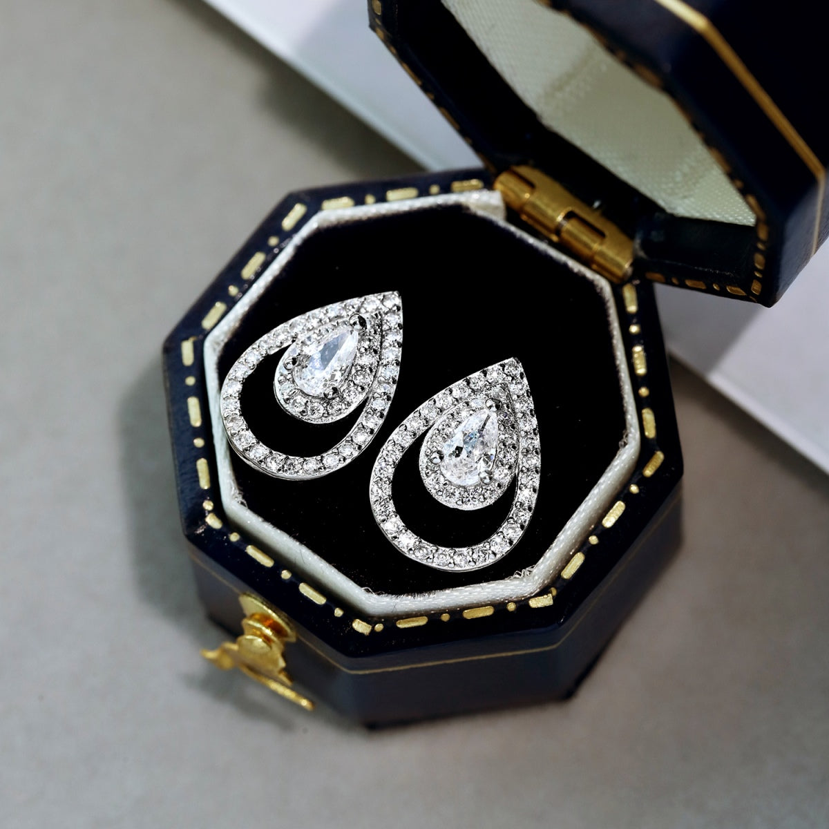 [Elowen Jewels]Sparkling Delicate Water Drop Shape Daily Earrings