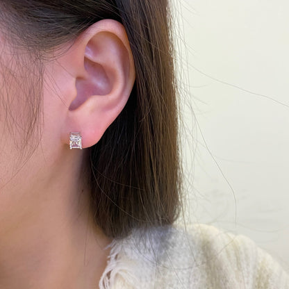 [Elowen Jewels]Stylish Shiny Rectangular Center Stone Stud Earrings