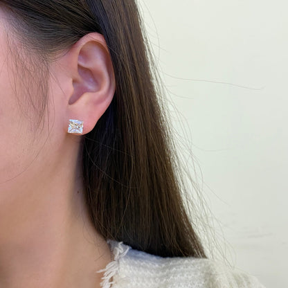 [Elowen Jewels]Stylish Shiny Square Center Stone Stud Earrings