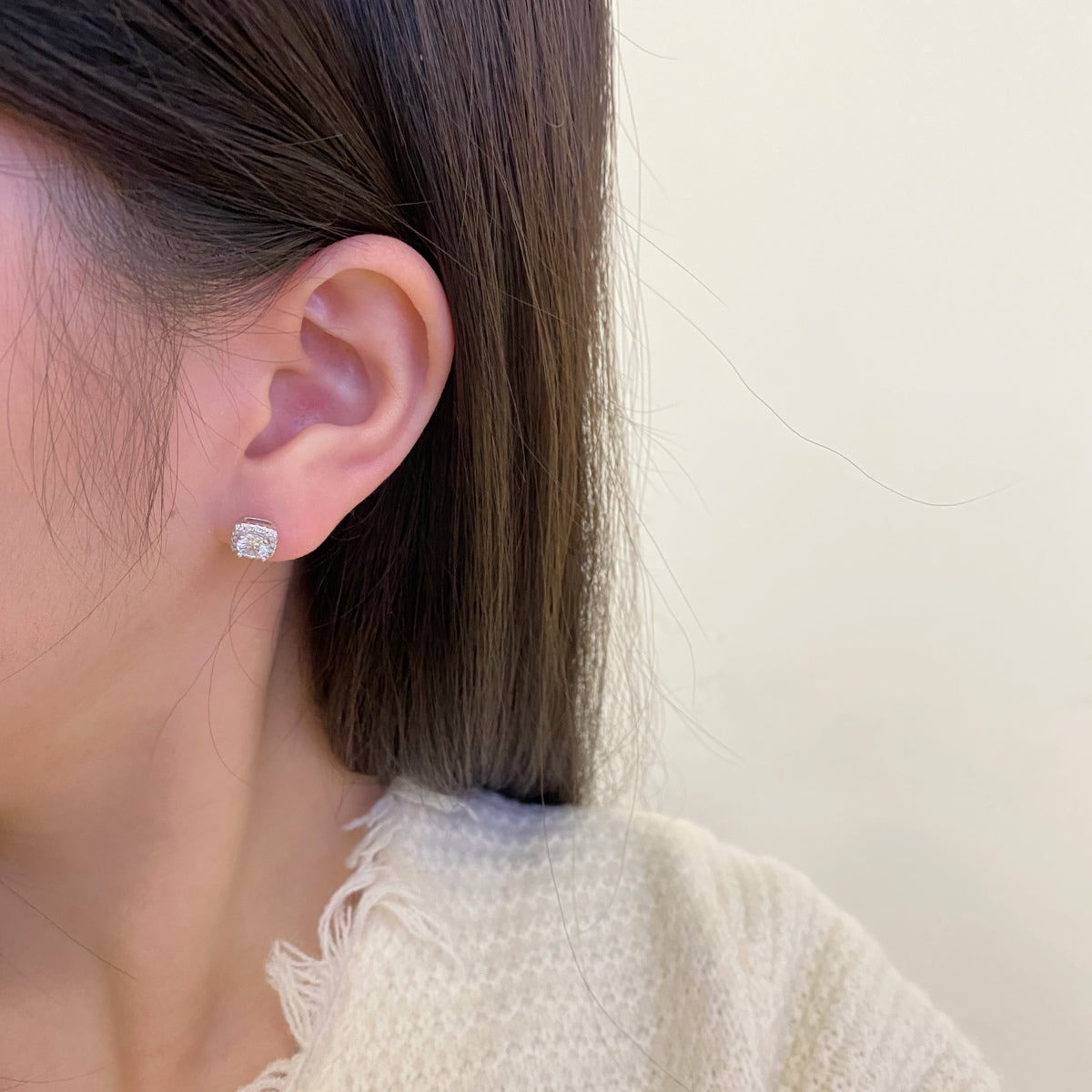[Elowen Jewels]Classic Round Center Stone Stud Earrings