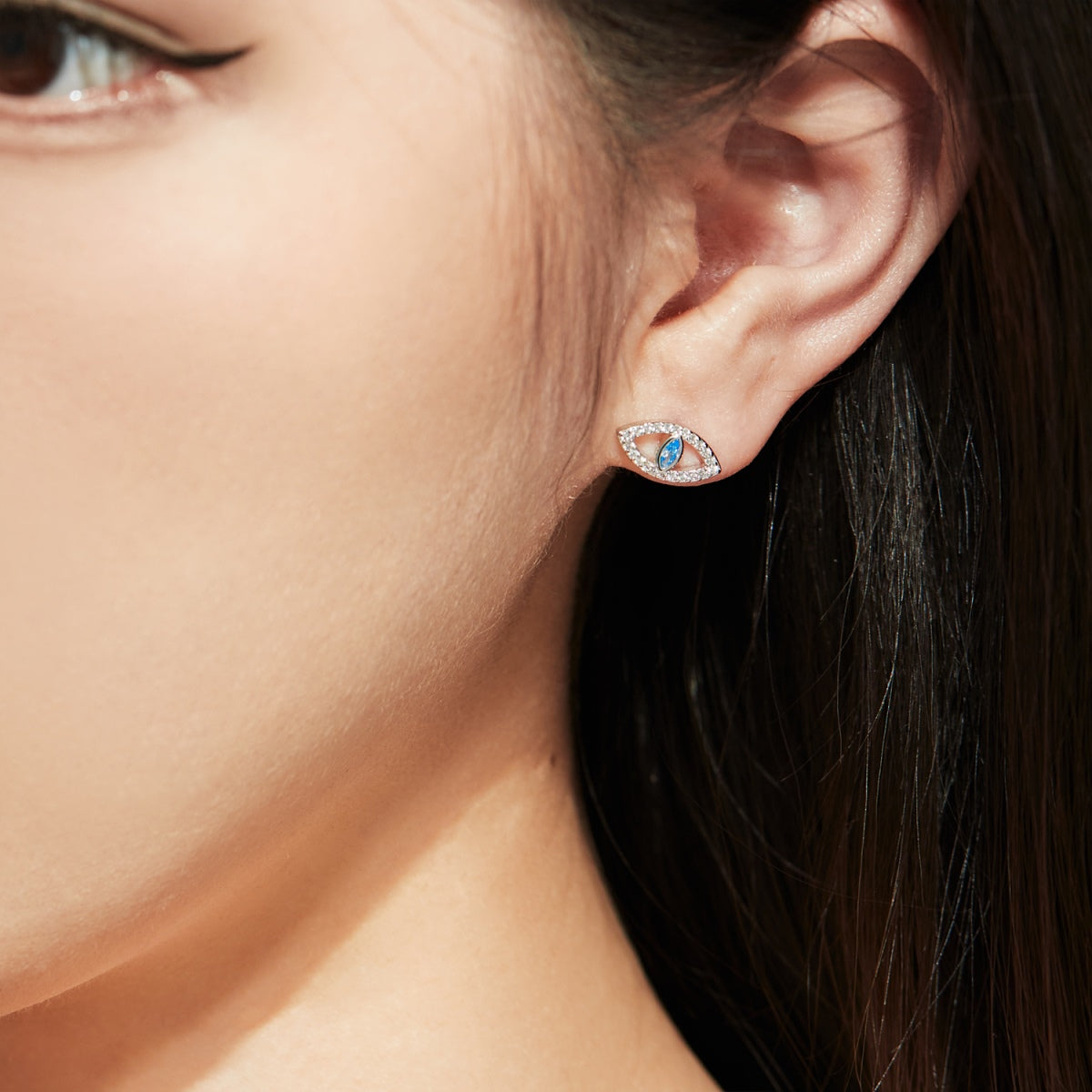 [Elowen Jewels]Blue Devil Eyes Hollow Stud Earrings
