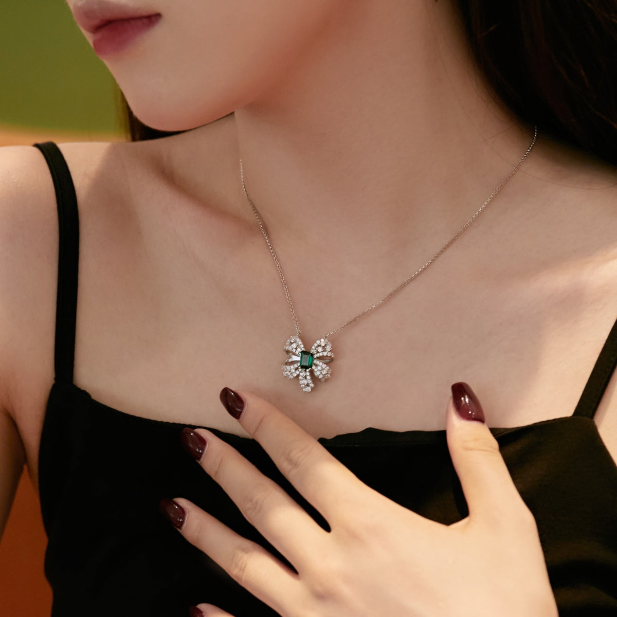 [Elowen Jewels]Luxurious Flower Shape Emerald Cut Necklace