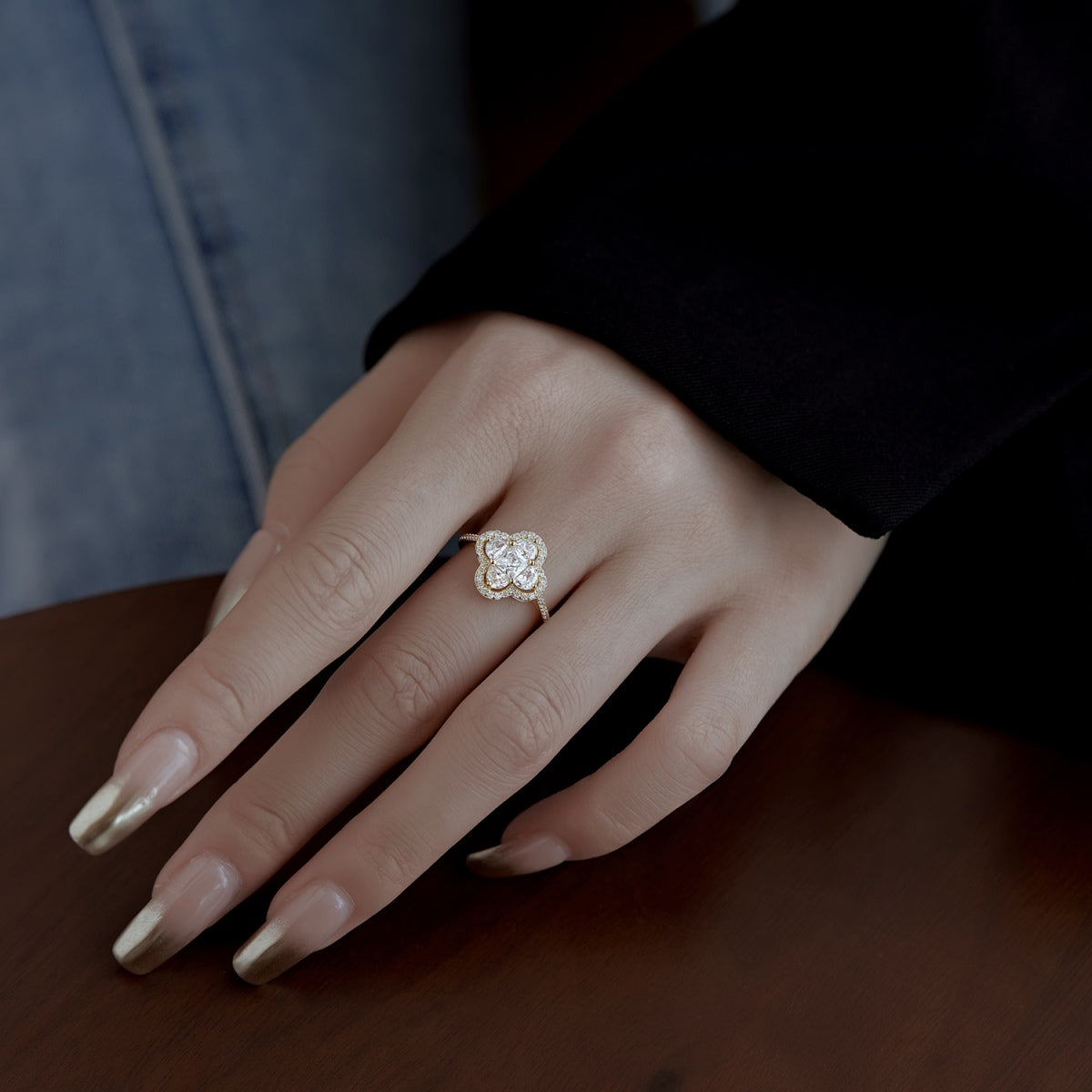 [Elowen Jewels]Luxurious Eternity Flower Shape Banquet Ring