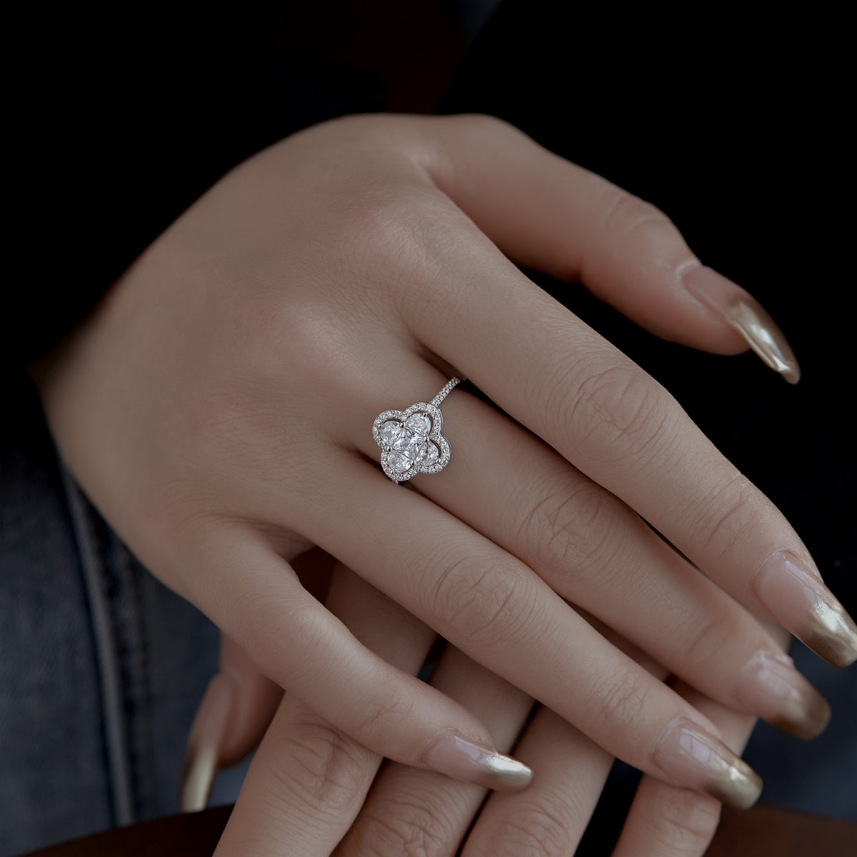 [Elowen Jewels]Luxurious Eternity Flower Shape Banquet Ring