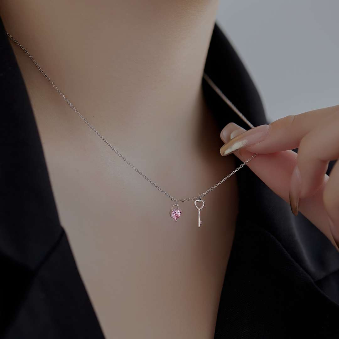 [Elowen Jewels]Unique Heart Shape Key Pendent Necklace