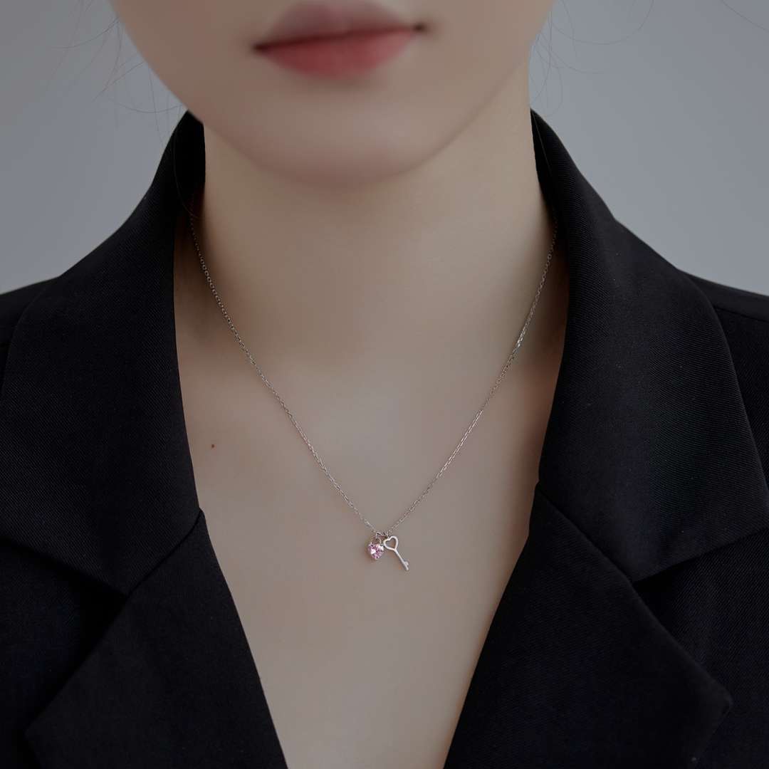 [Elowen Jewels]Unique Heart Shape Key Pendent Necklace
