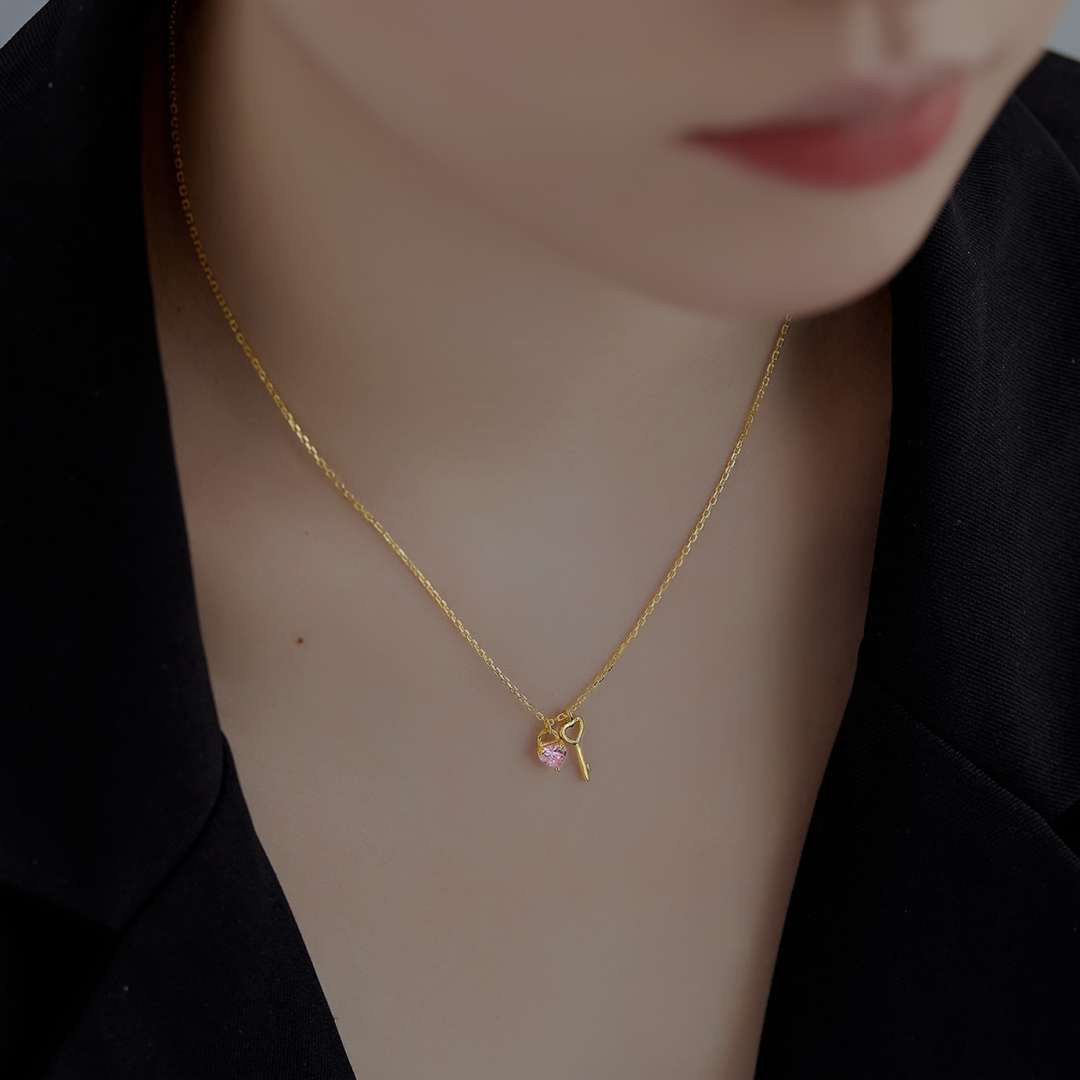 [Elowen Jewels]Unique Heart Shape Key Pendent Necklace