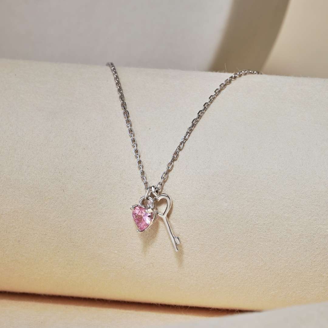 [Elowen Jewels]Unique Heart Shape Key Pendent Necklace