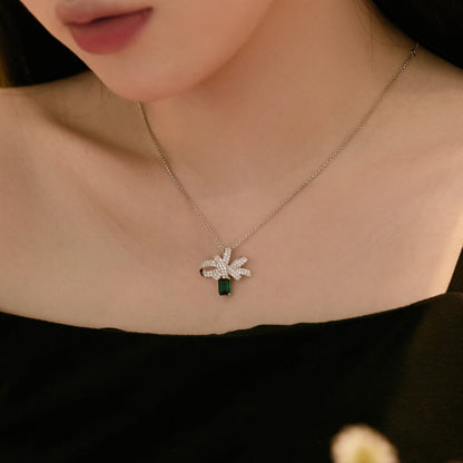 [Elowen Jewels]Luxurious Flower Shape Emerald Cut Necklace