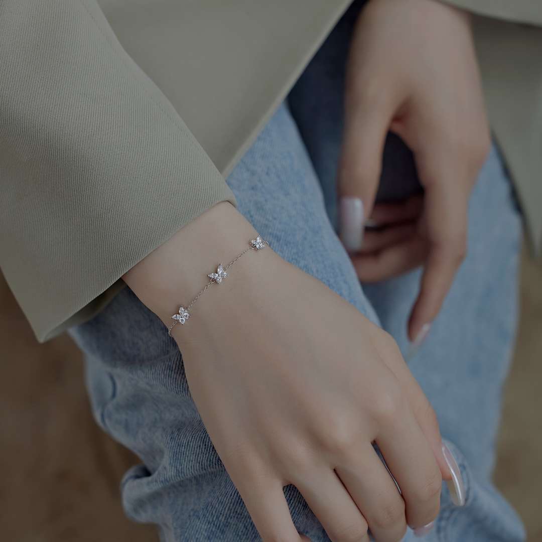 [Elowen Jewels]Radiant Butterfly Shape Necklace