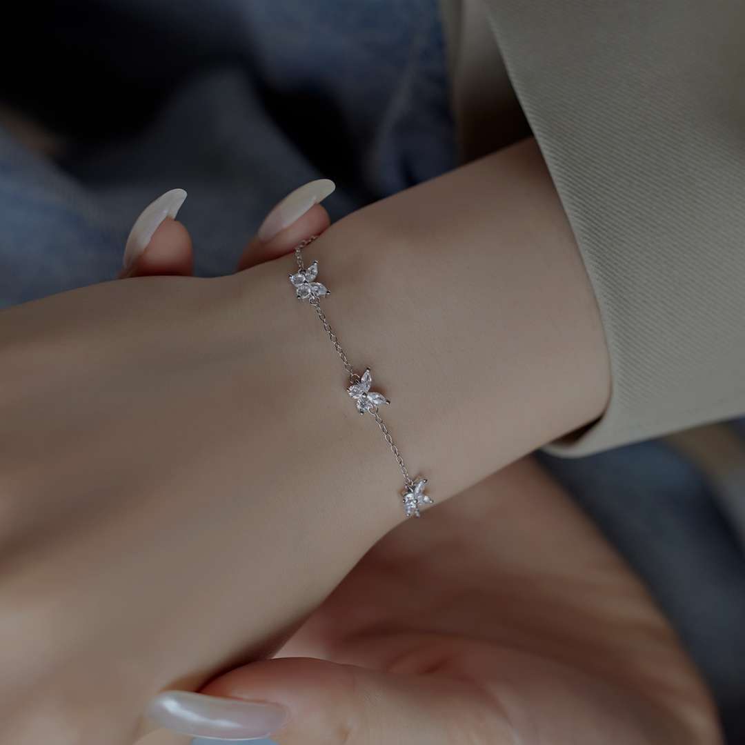 [Elowen Jewels]Radiant Butterfly Shape Necklace