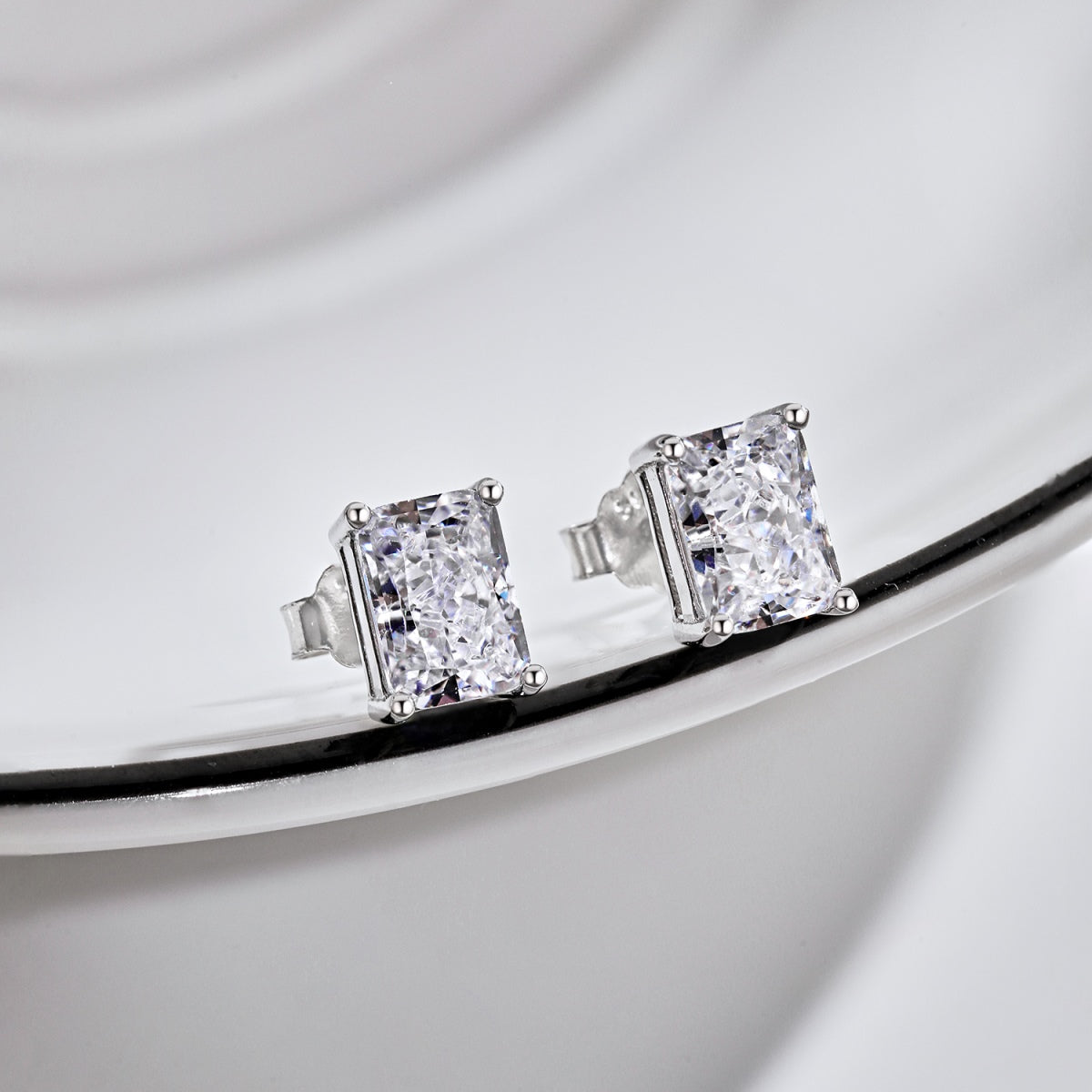 [Elowen Jewels]Radiant Luxurious Princess Cut Daily Earrings