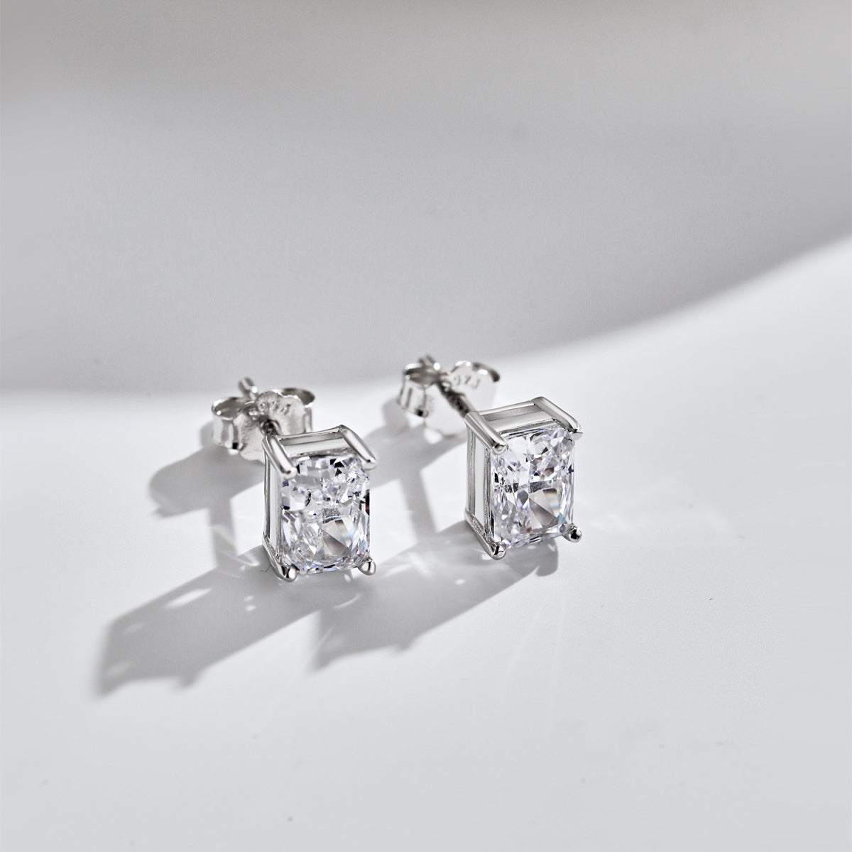 [Elowen Jewels]Radiant Luxurious Princess Cut Daily Earrings
