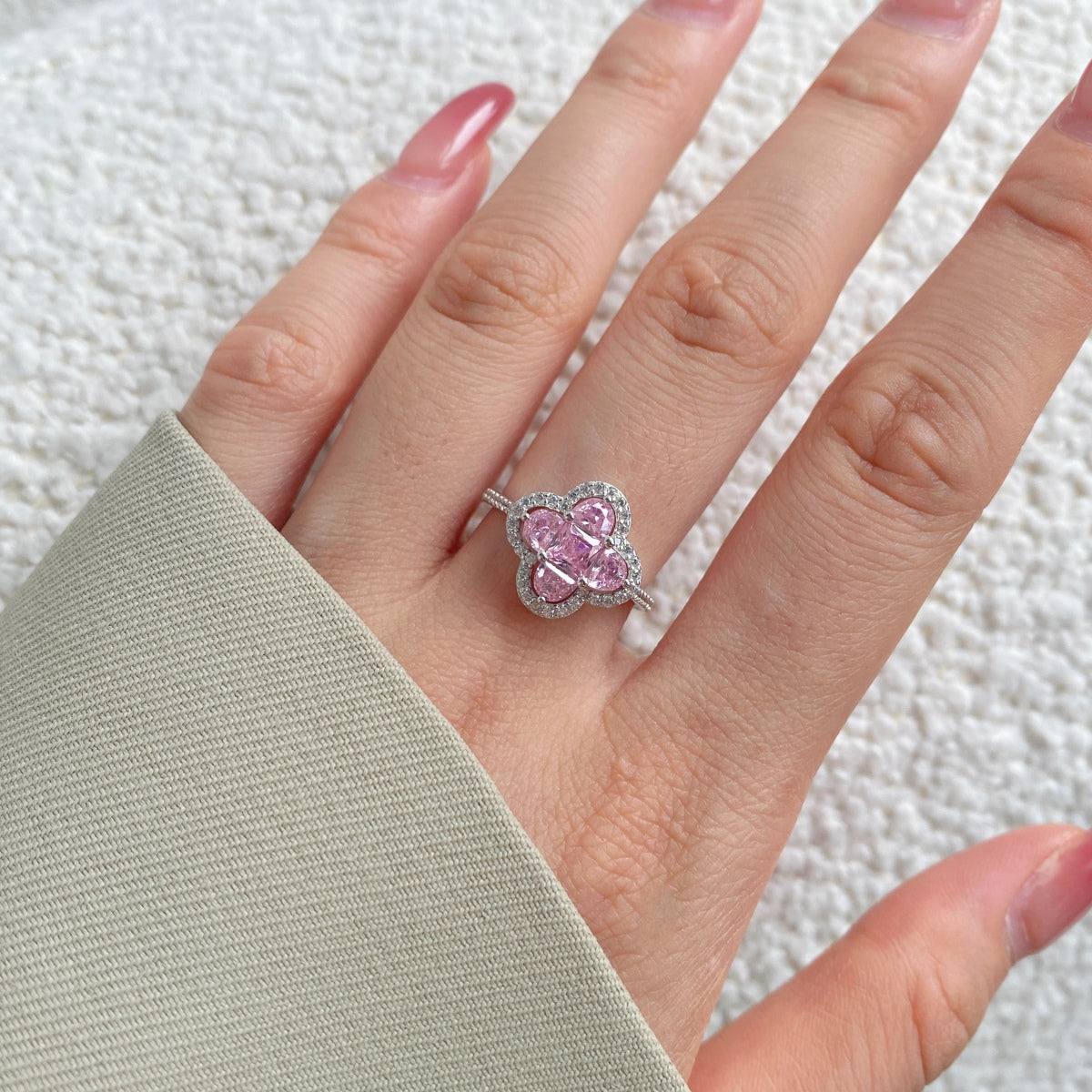 [Elowen Jewels]Luxurious Eternity Flower Shape Banquet Ring